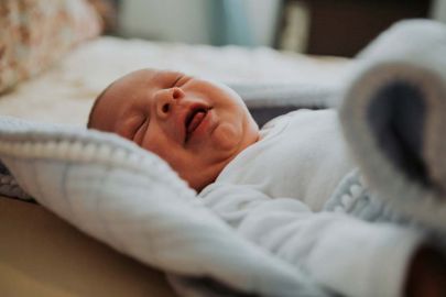 Gesunde körperliche Entwicklung und Wohlbefinden als Ziel der Eltern-Baby Gruppe für Wurzelkinder 0 - 4 Monate