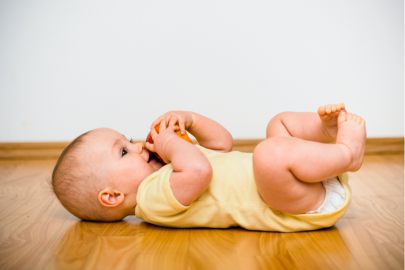 Entwicklungsverzögerungen - Baby in Rückenlage